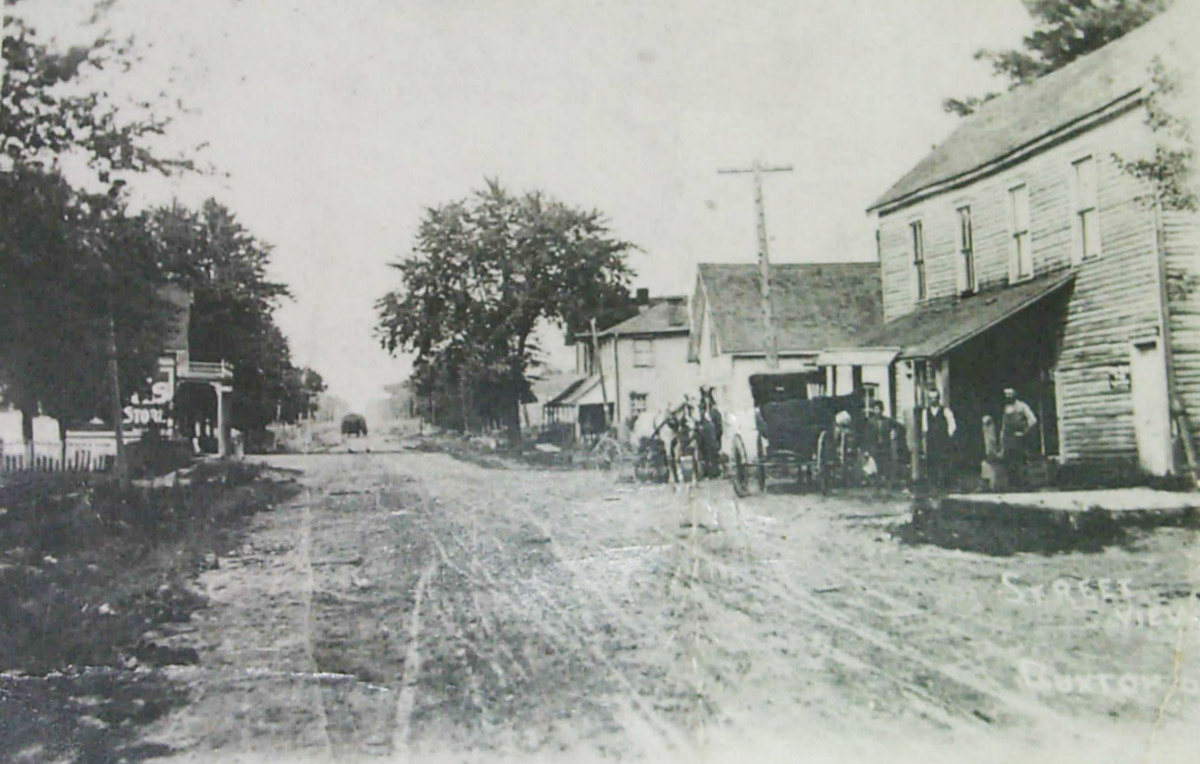 Street scene in Buxton settlement